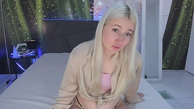 HollyTailors online show from 02-17-26, 06:11