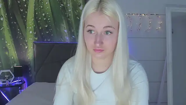 HollyTailors online show from 03-30-26, 05:42