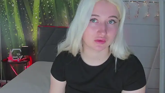 HollyTailors online show from 04-15-26, 05:35