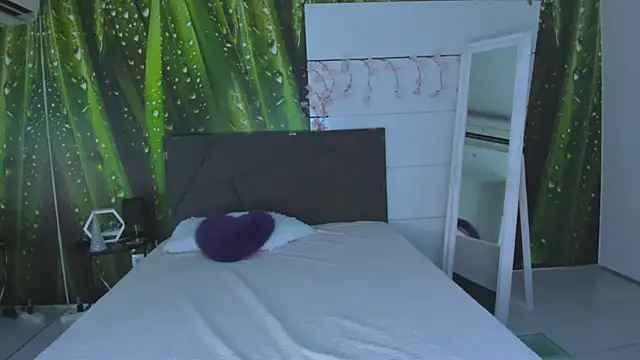 HollyTailors online show from 09-16-25, 05:30