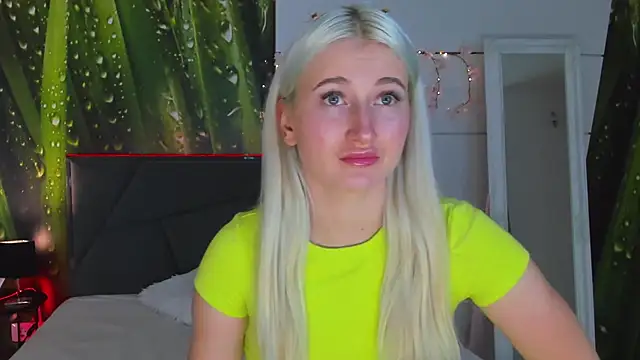 HollyTailors online show from 10-22-25, 12:04