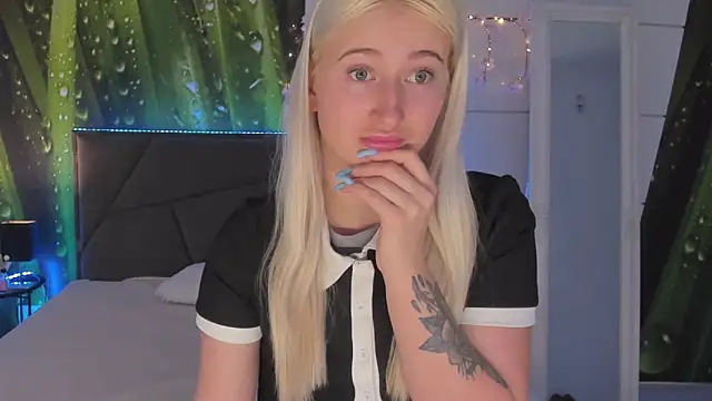 HollyTailors online show from 03-06-26, 06:52