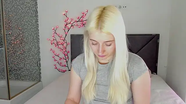 HollyTailors online show from 03-05-26, 01:19