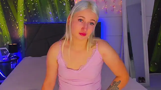 HollyTailors online show from 11-15-25, 06:28