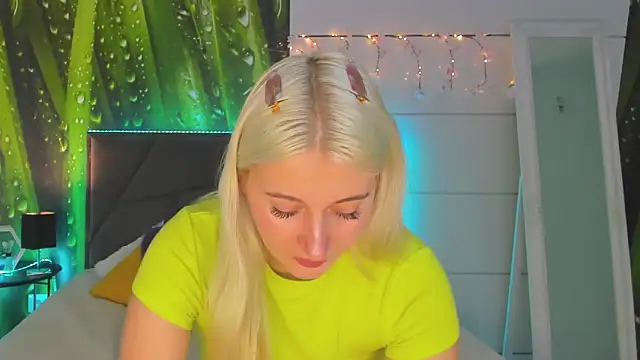 HollyTailors online show from 11-06-25, 06:17