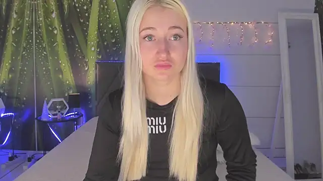 HollyTailors online show from 03-29-26, 05:31