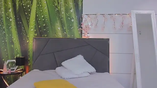 HollyTailors online show from 02-08-26, 06:11