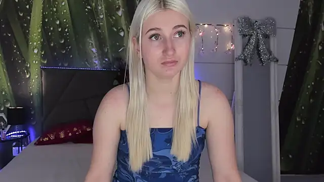 HollyTailors online show from 12-20-25, 06:16