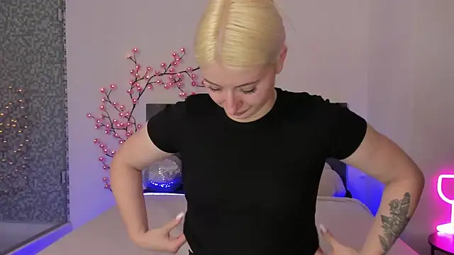 HollyTailors online show from 04-11-26, 12:42