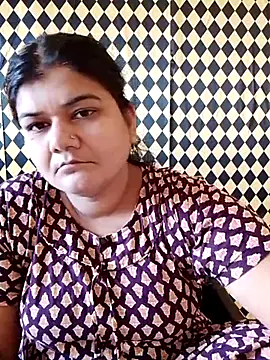 Snapshot of Meenu_tiwari chatting on 09-18-25, 11:24 Meenu tiwari online show from 09-18-25, 11:24
