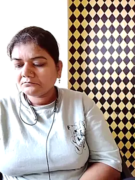 Snapshot of Meenu_tiwari chatting on 09-12-25, 09:42 Meenu tiwari online show from 09-12-25, 09:42