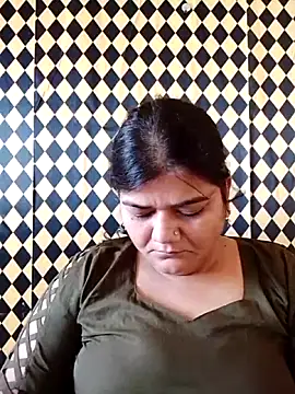 Snapshot of Meenu_tiwari chatting on 10-05-25, 09:11 Meenu tiwari online show from 10-05-25, 09:11