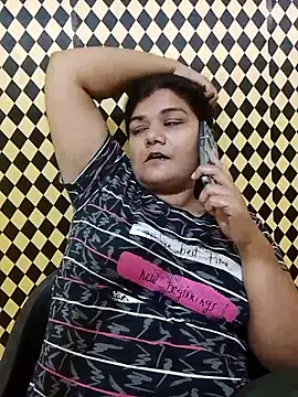 Snapshot of Meenu_tiwari chatting on 09-20-25, 04:56 Meenu tiwari online show from 09-20-25, 04:56