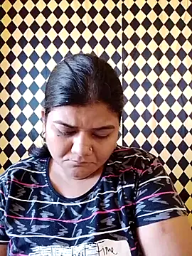 Snapshot of Meenu_tiwari chatting on 10-06-25, 09:32 Meenu tiwari online show from 10-06-25, 09:32
