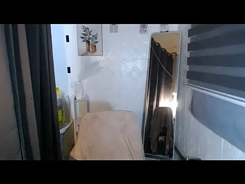 LauraSoHot online show from 09-27-25, 08:59