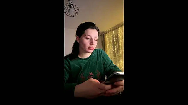 Snapshot of SweetNSteamy chatting on 12-23-25, 12:22 SweetNSteamy online show from 12-23-25, 12:22