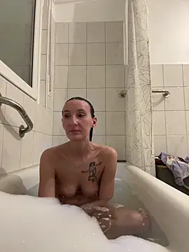 Emilia Mausi online show from 04-17-26, 07:49