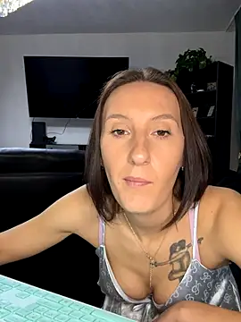 Emilia Mausi online show from 11-22-25, 08:08