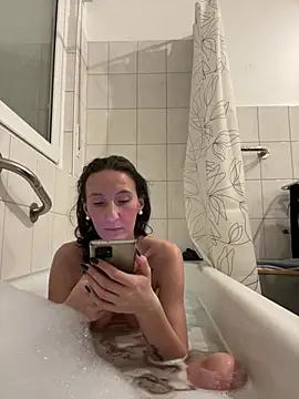 Emilia Mausi online show from 02-15-26, 07:57