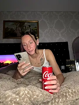 Emilia Mausi online show from 12-17-25, 08:03