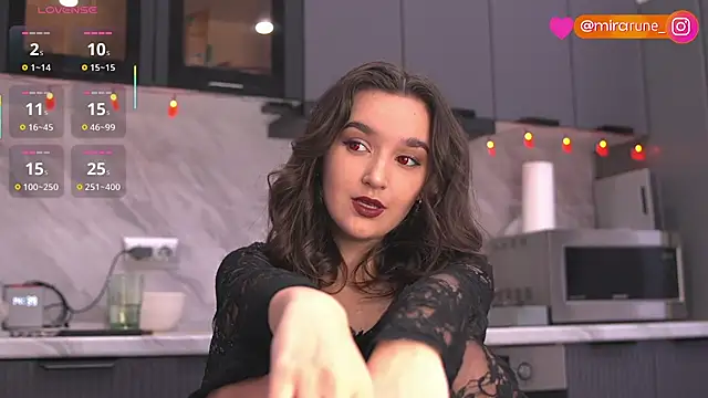 Mirarune online show from 10-31-25, 11:40