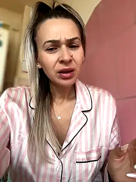 iSelena online show from 10-10-25, 05:52