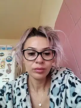 iSelena online show from 09-15-25, 04:57