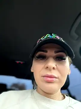 iSelena online show from 10-28-25, 05:08