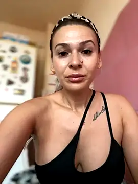 iSelena online show from 09-24-25, 05:36