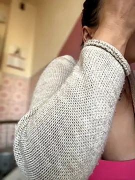 iSelena online show from 11-24-25, 06:57