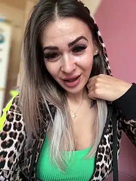 iSelena online show from 10-17-25, 06:06