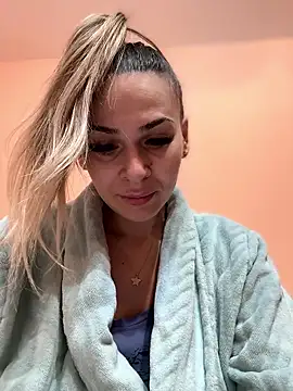 iSelena online show from 01-14-26, 09:46