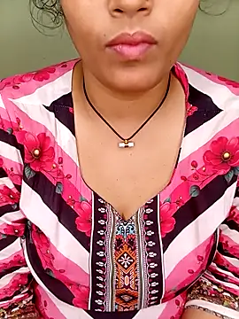 Snapshot of Rose-luckey chatting on 04-28-26, 03:38 Rose-luckey online show from 04-28-26, 03:38