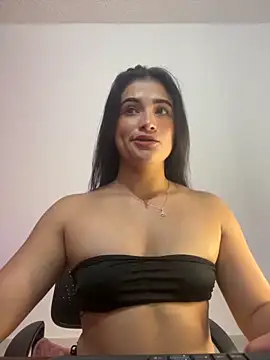 Snapshot of alice_shyness chatting on 10-17-25, 03:43 alice shyness online show from 10-17-25, 03:43