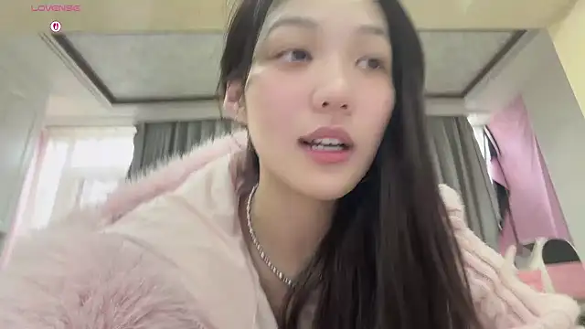 Snapshot of Yaya--728 chatting on 01-18-26, 03:32 Yaya--728 online show from 01-18-26, 03:32