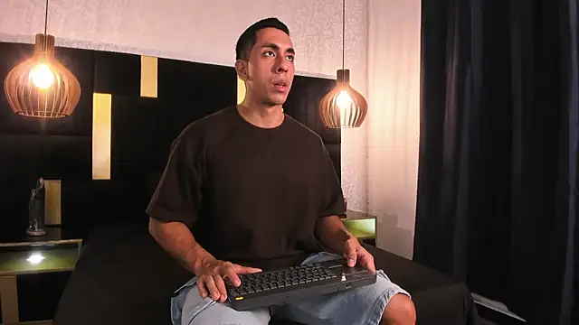 Lucio  Fox online show from 04-12-26, 12:30