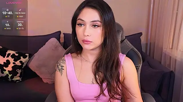 Snapshot of CarolineGuthrie chatting on 02-27-26, 03:34 CarolineGuthrie online show from 02-27-26, 03:34