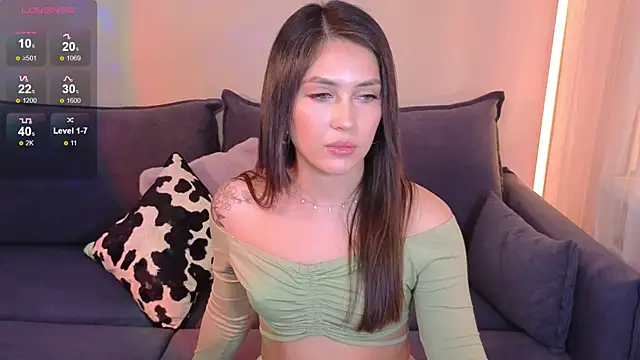 CarolineGuthrie online show from 11-30-25, 03:24