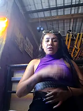 Snapshot of CAROLINE__07 chatting on 09-13-25, 01:05 CAROLINE 07 online show from 09-13-25, 01:05