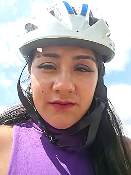 Snapshot of CAROLINE__07 chatting on 09-26-25, 02:35 CAROLINE 07 online show from 09-26-25, 02:35