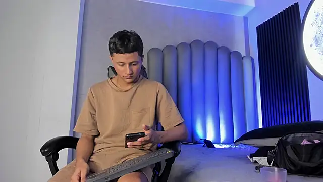  Leohot  online show from 11-08-25, 03:54