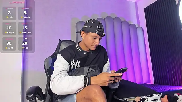  Leohot  online show from 10-23-25, 03:49