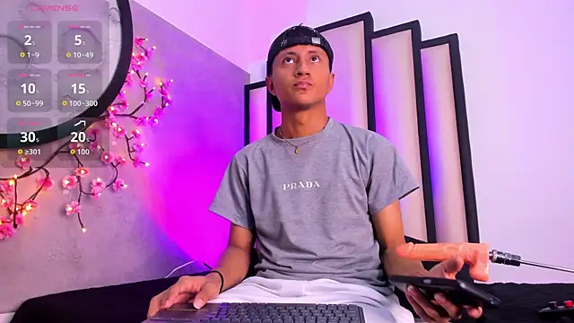  Leohot  online show from 10-18-25, 10:45