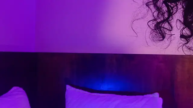 Carly Monroe  online show from 10-20-25, 10:10