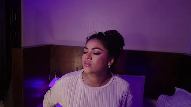 Carly Monroe  online show from 10-16-25, 09:56