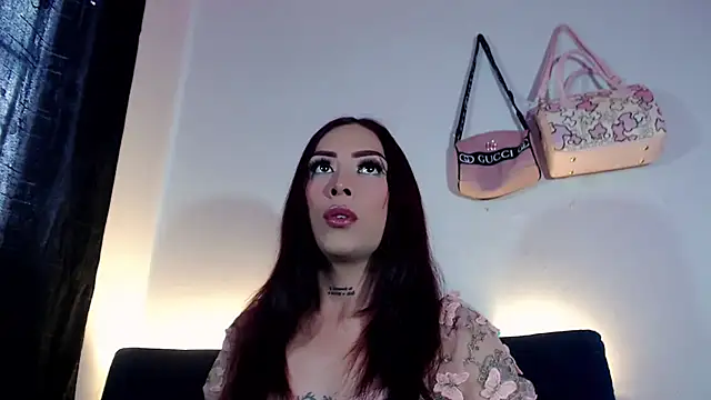 Snapshot of Megan_Gil_ chatting on 05-20-26, 03:42 Megan Gil online show from 05-20-26, 03:42