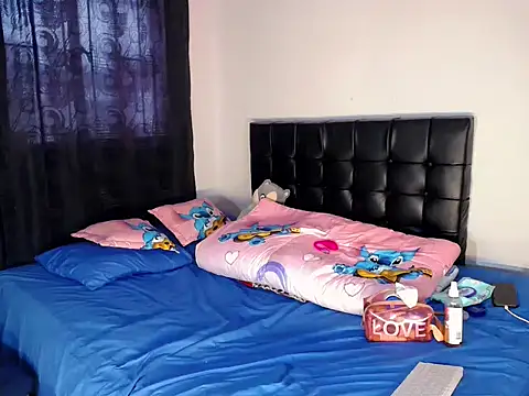 Megan Gil  online show from 12-19-25, 09:28