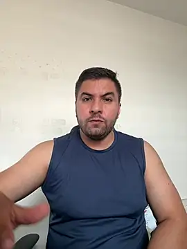 Snapshot of raulgzz4 chatting on 06-26-26, 05:19 raulgzz4 online show from 06-26-26, 05:19