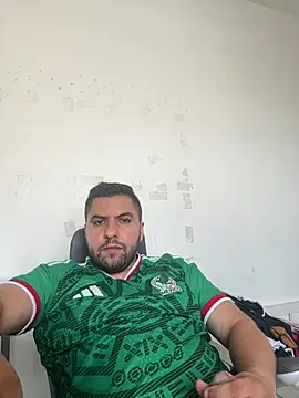 Snapshot of raulgzz4 chatting on 06-19-26, 06:47 raulgzz4 online show from 06-19-26, 06:47