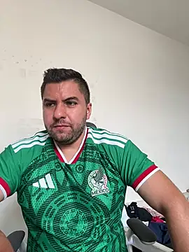 Snapshot of raulgzz4 chatting on 06-25-26, 04:56 raulgzz4 online show from 06-25-26, 04:56